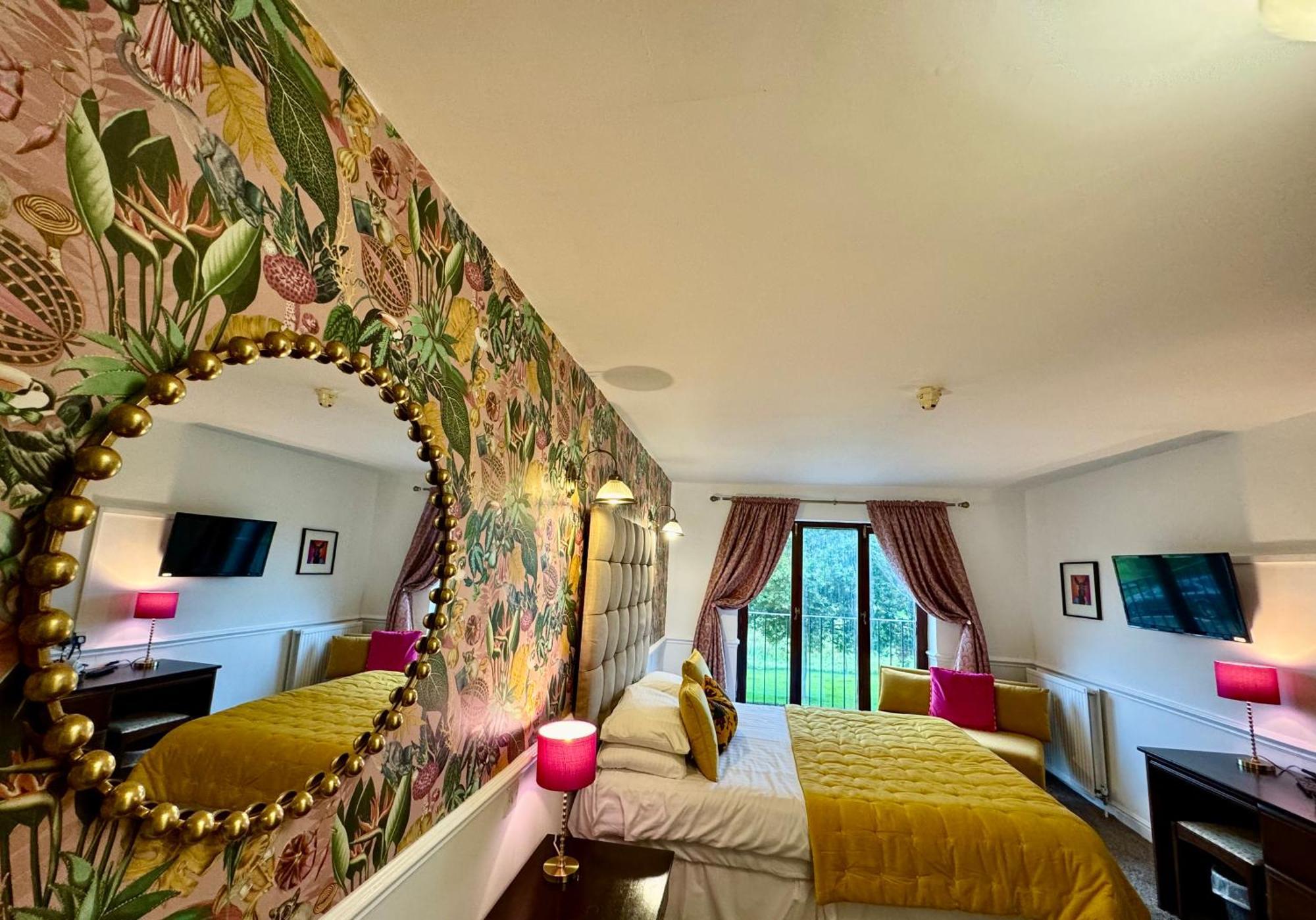 The Old Stone Trough Country Hotel Kelbrook Екстер'єр фото